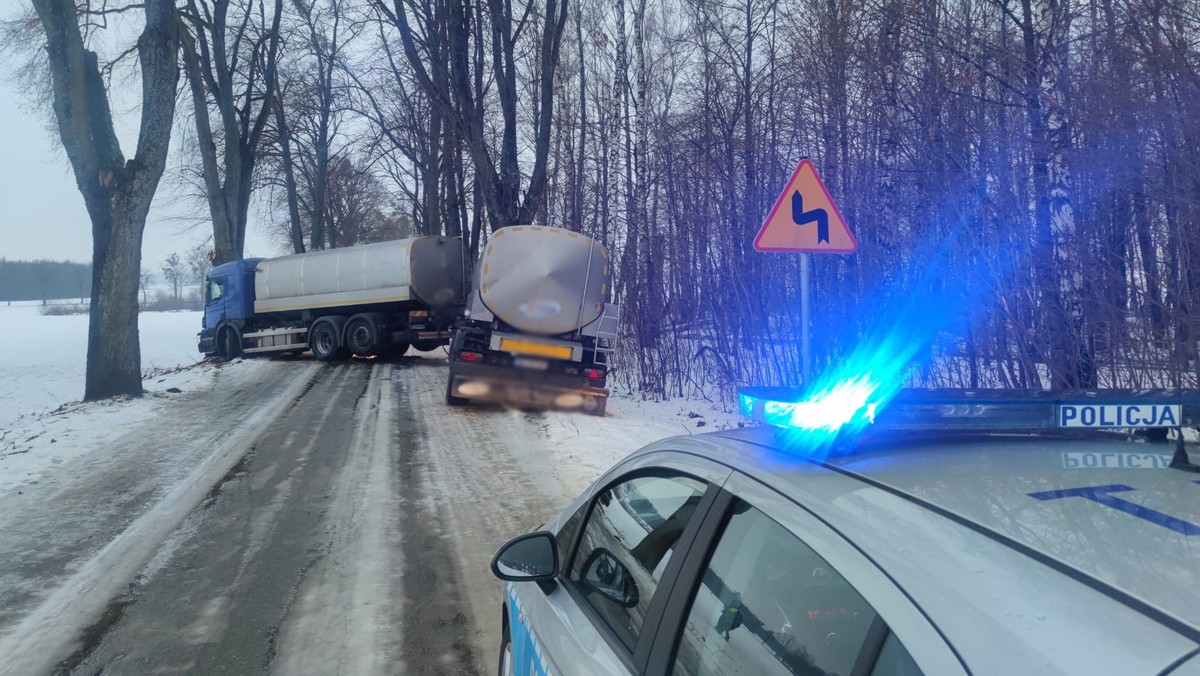 Drogowy armagedon. Auta w rowach, problemy miały nawet solarki [ZDJĘCIA]