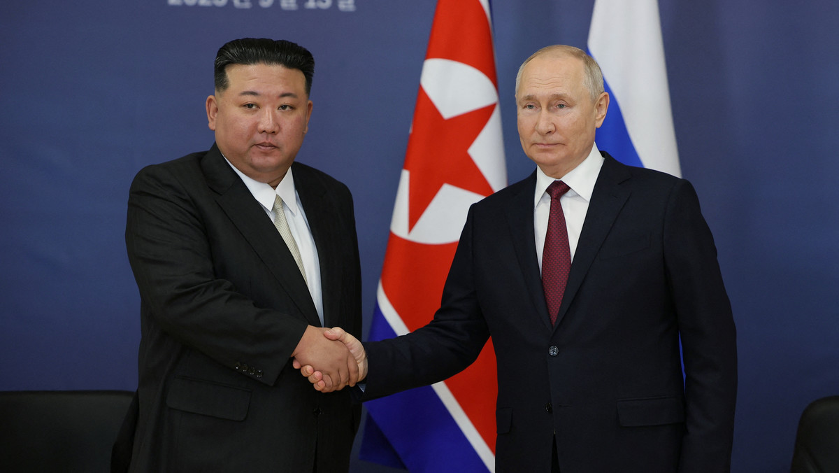 Echa spotkania Putina z Kim Dzong Unem. Ekspert: kurtuazja i pozory
