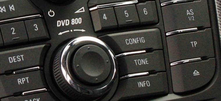 Czy wiesz, do czego służy przycisk TONE w samochodzie?