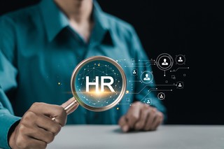 Coraz mniej ofert pracy w pośredniakach. Stoi za tym nie tylko AI