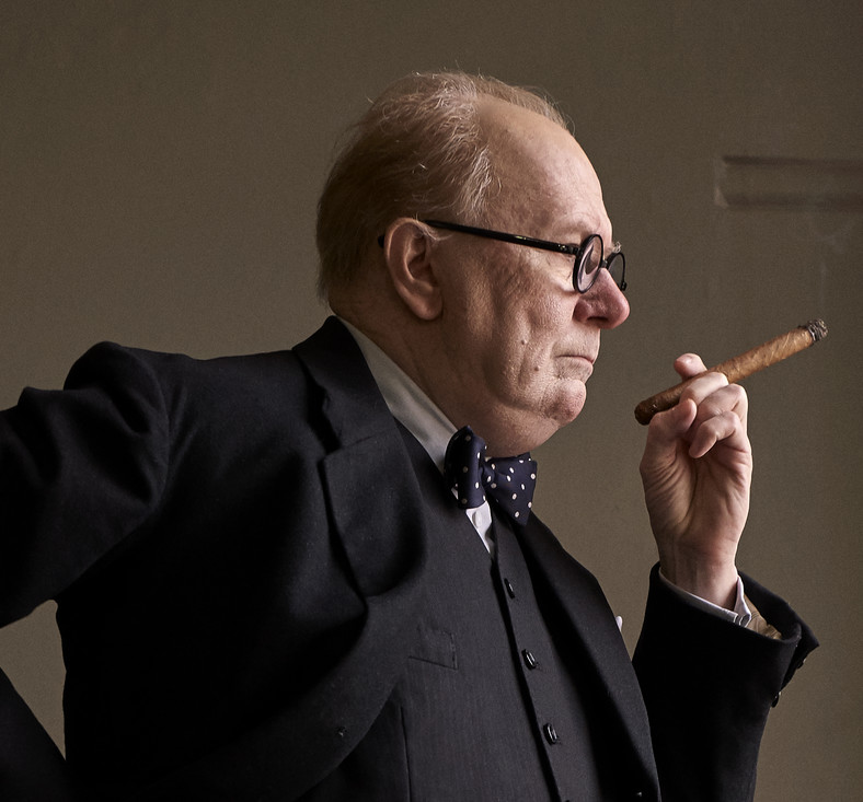 Gary Oldman jako Winston Churchill w filmie "Darkest Hour"