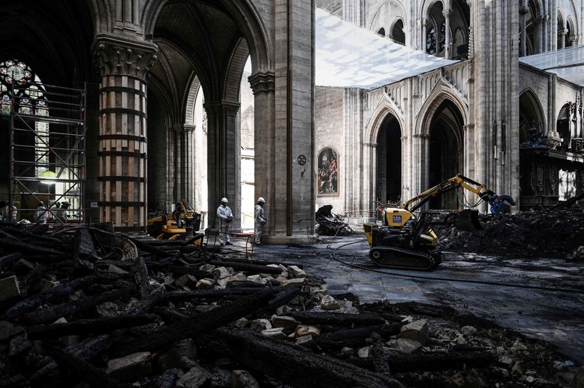 Notre Dame miesiąc po pożarze