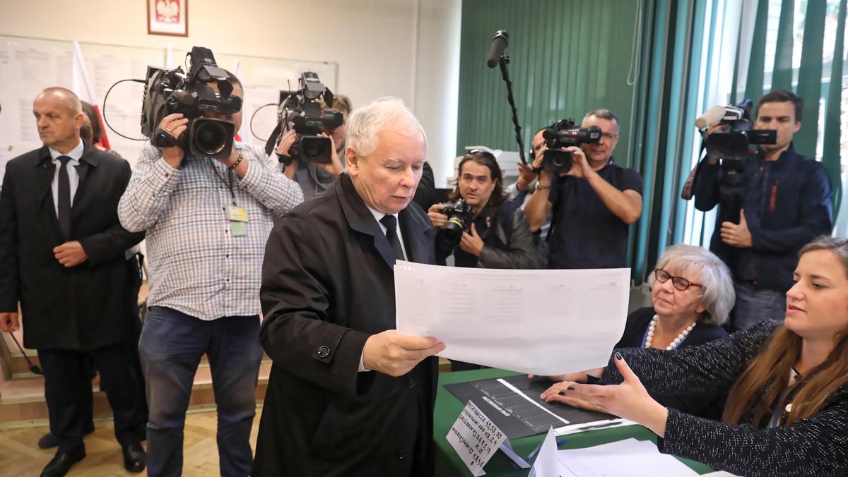 Jarosław Kaczyński podczas głosowania w wyborach samorządowych