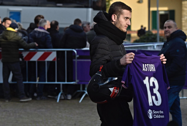 Liga włoska: Tysiące ludzi pożegnały Davide Astoriego. Kapitan Fiorentiny zmarł nagle w wieku 31 lat