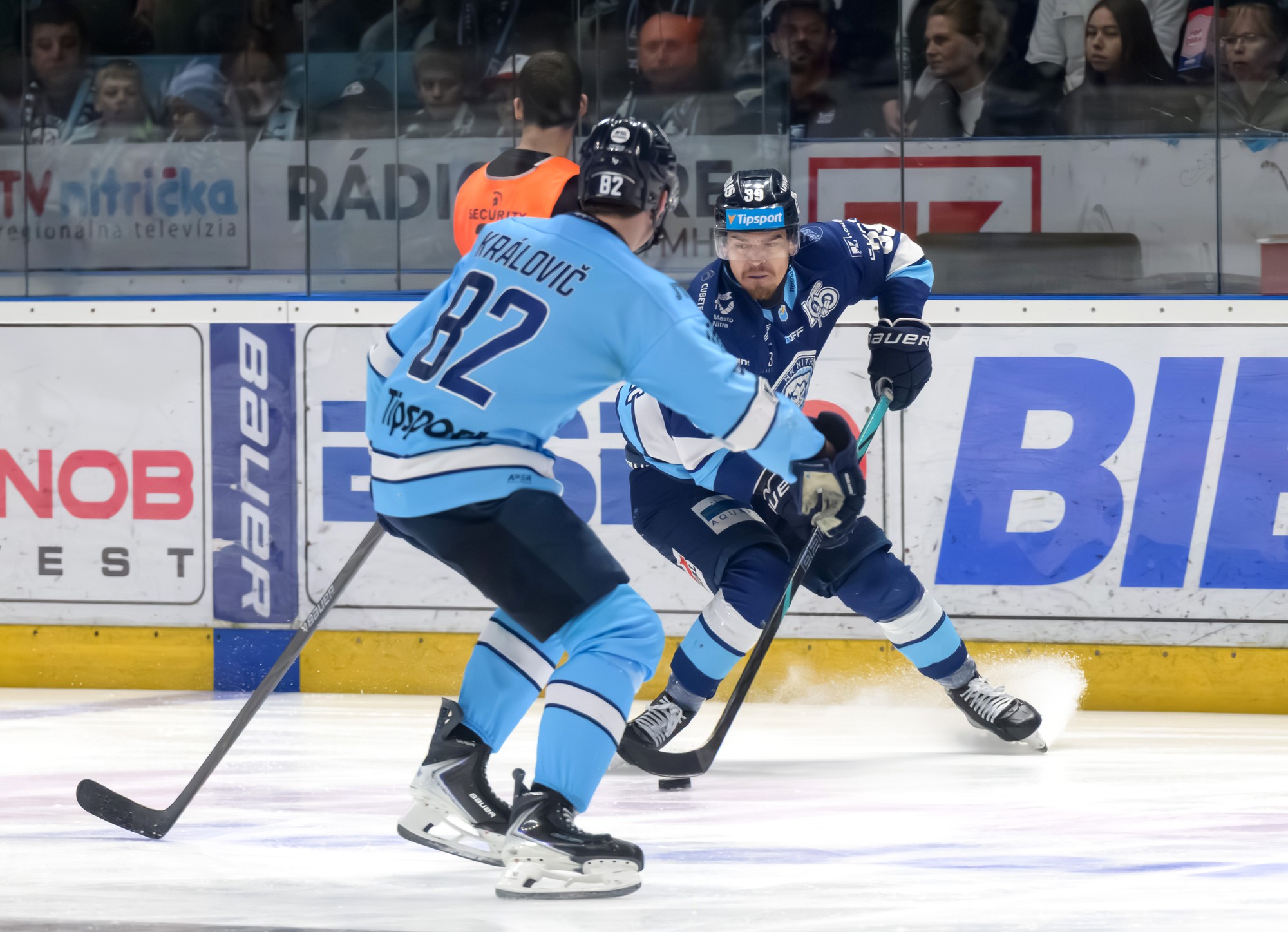 Tomáš Královič (Slovan) a Jakub Lacka (Nitra).