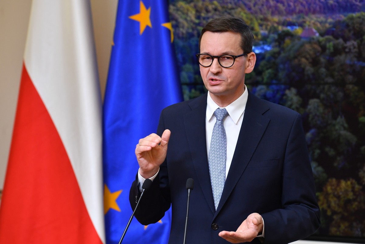 Premier Mateusz Morawiecki podczas konferencji prasowej w Brukseli