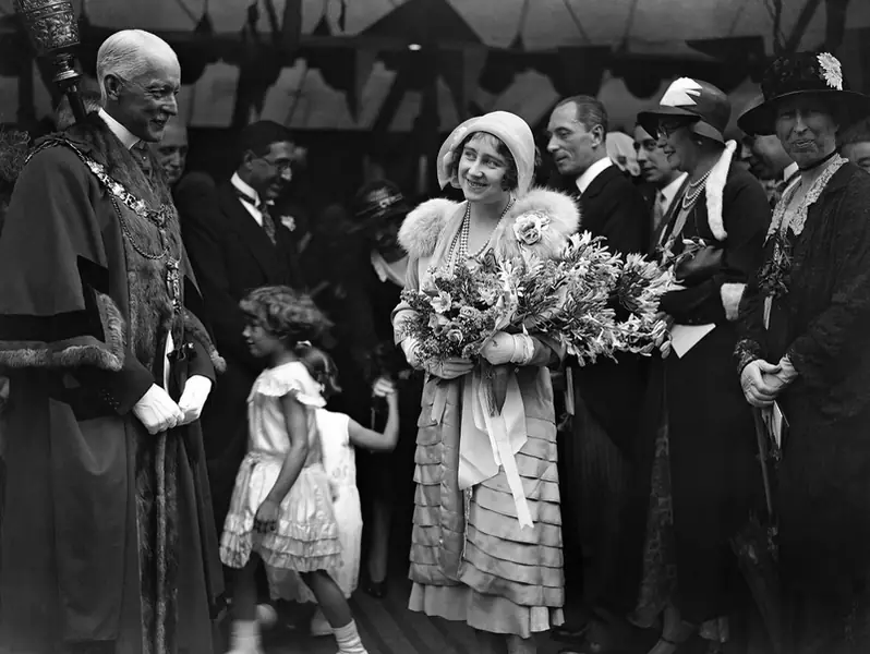 Elżbieta już jako matka dwójki dzieci, ale jeszcze nie jako królowa. 1931/Fot. AP/East News