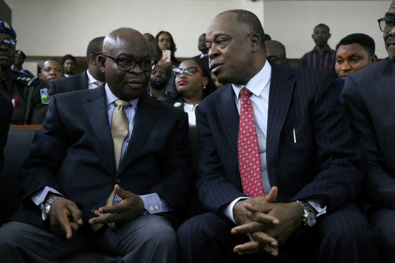 Onnoghen being counselled in court (Sahara Reporters)  