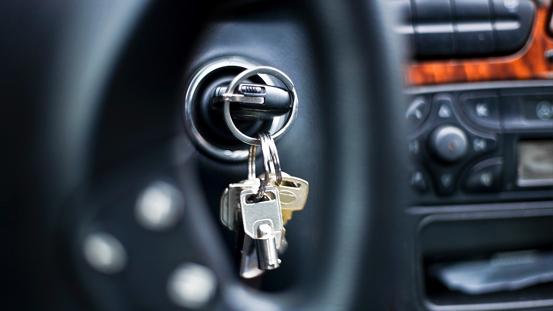 Málokto vie, že kľúče od auta majú aj tieto funkcie.