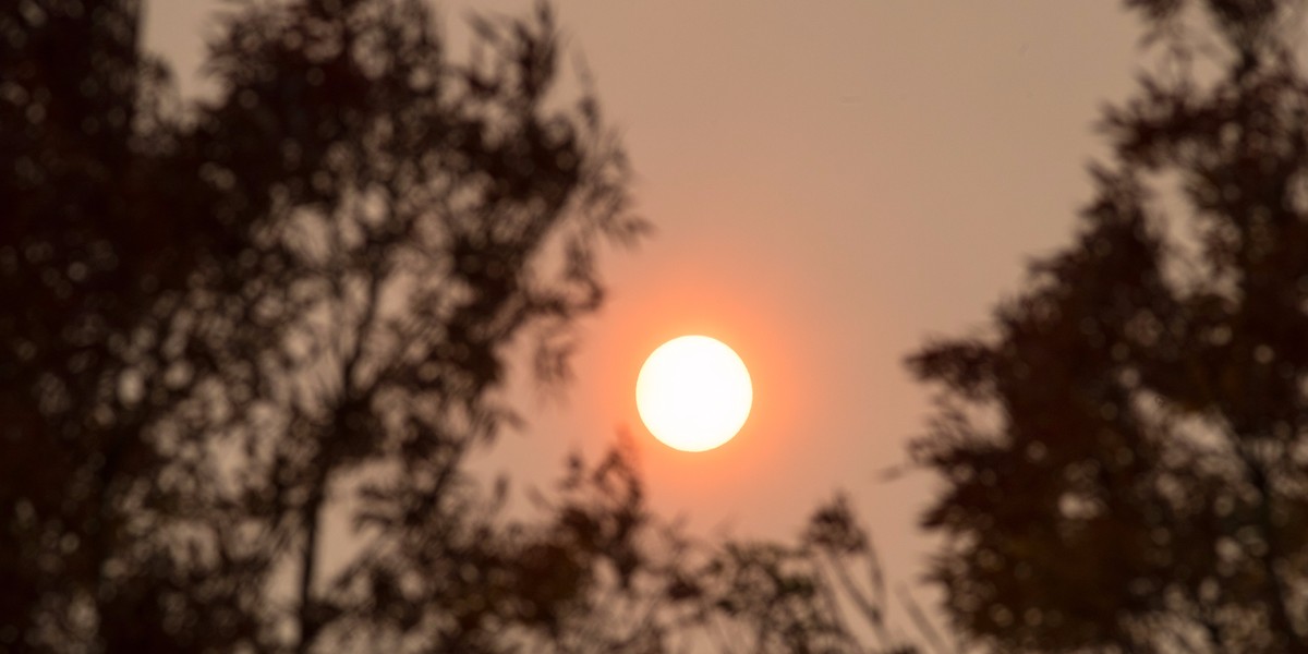 This weird phenomenon is why the sky has turned red over Britain today