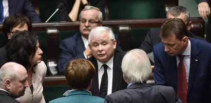 Wewnętrzne tarcia w koalicji pognębią PiS? Wybawienie może przyjść z najmniej oczekiwanej strony!