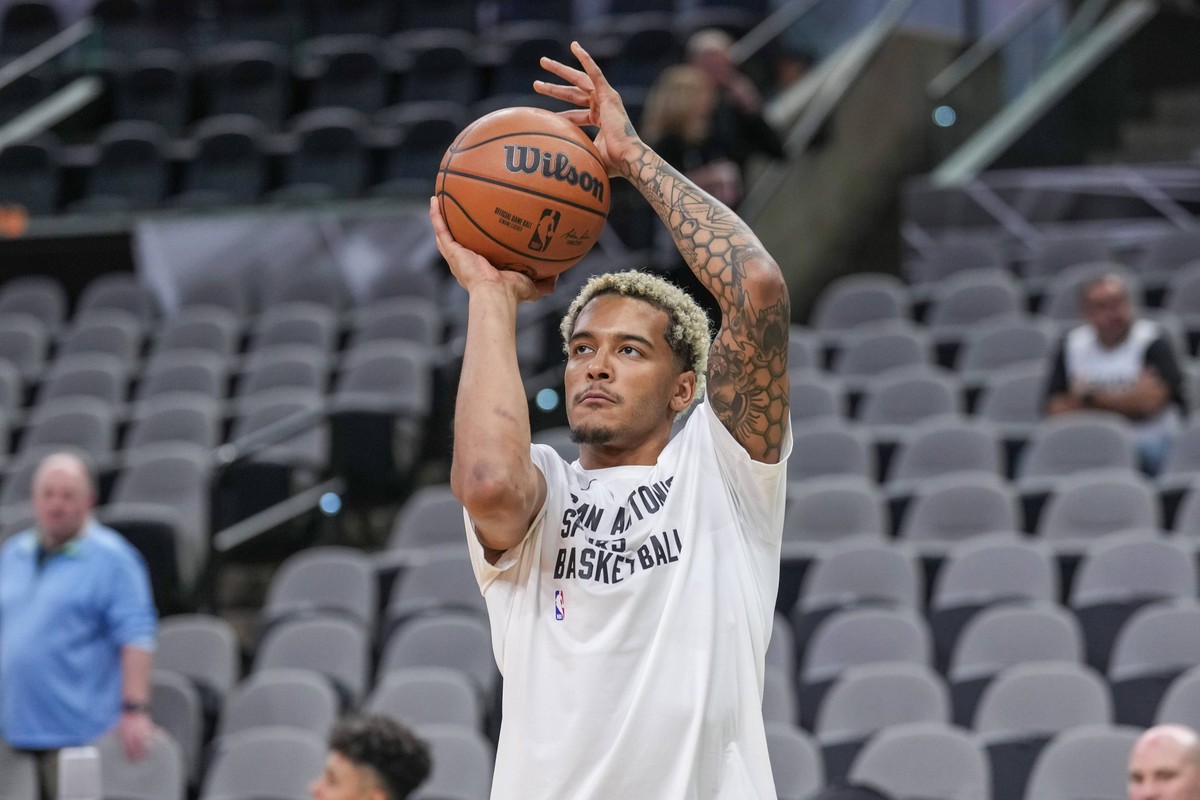 Jeremy Sochan z powodu kontuzji kolana nie dokończył meczu z Denver Nuggets
