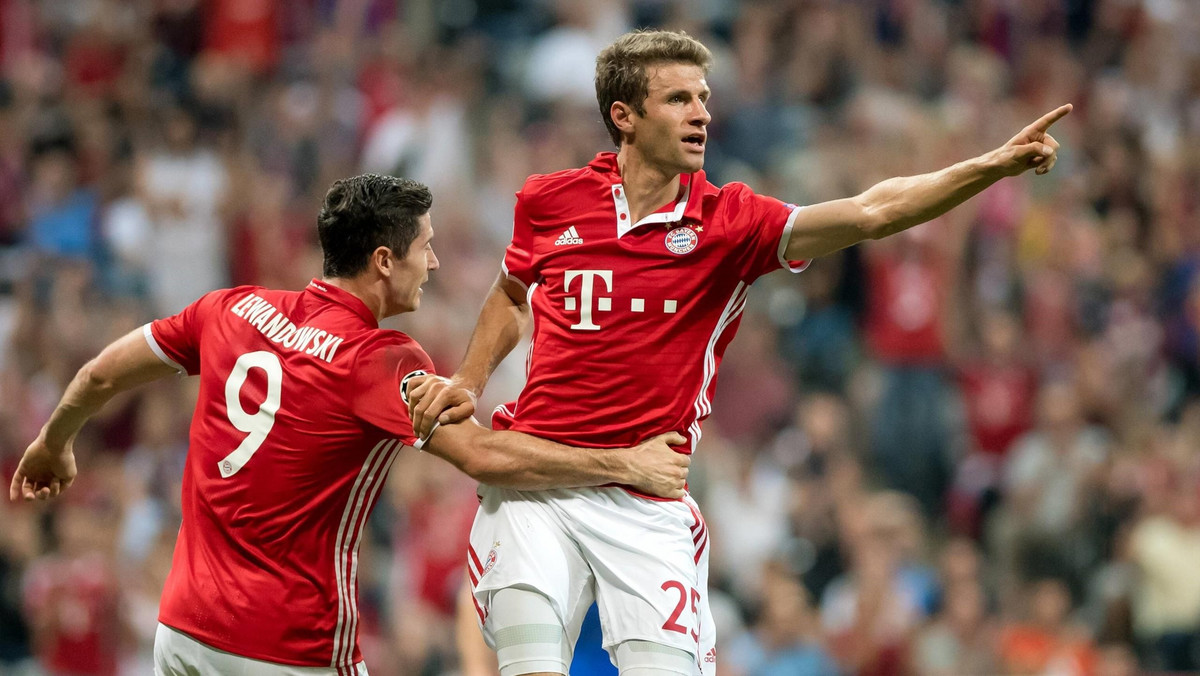 Thomas Mueller z Bayernu Monachium nie może znaleźć w tym sezonie optymalnej formy. Za partnerem z linii ofensywnej wstawił się Robert Lewandowski, który zapewnia, że mistrz świata z 2014 roku jeszcze w tym sezonie odpali i nie należy go oceniać tylko przez pryzmat skuteczności.