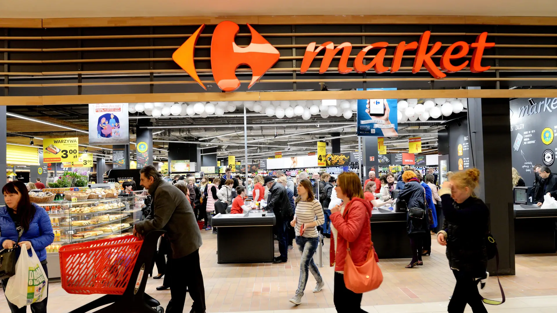 Carrefour planuje wprowadzić „cichą godzinę”. Wyłączona muzyka, przyciemnione światło