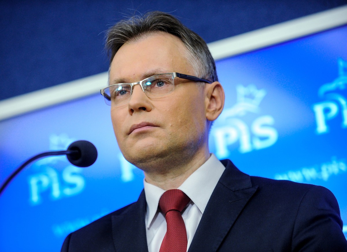 Mularczyk poinformował w czwartek rano, że grupa 50 parlamentarzystów tej partii wystąpiła do Trybunału Konstytucyjnego z wnioskiem o zbadanie przepisów, na podstawie których na funkcję pierwszego prezesa SN została powołana Małgorzata Gersdorf.