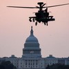 Ilustracija - američki helikopter Apač u letu iznad Vašingtona | Foto: Reuters