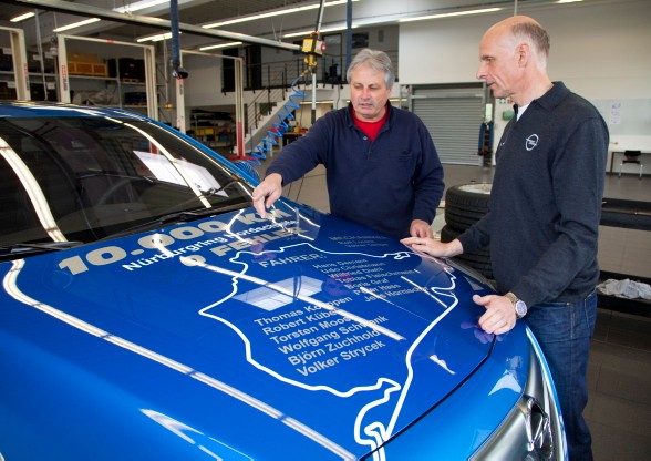 Zdaniem ludzi z Opla dystans 10 tys. kilometrów w wyścigowym tempie na Nordschleife jest jak 180 tysięcy km na drodze