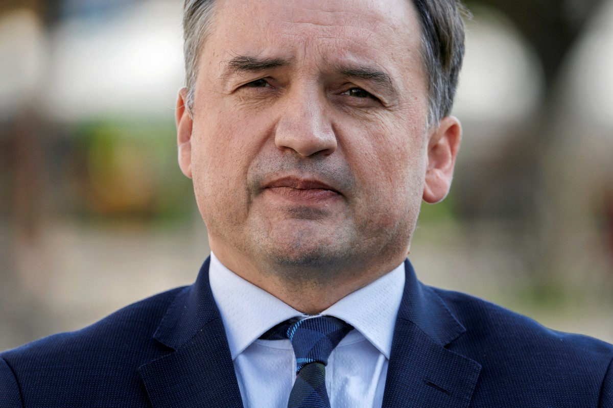 Według ustaleń dziennika ich zeznania obciążają m.in. ministra sprawiedliwości Zbigniewa Ziobrę