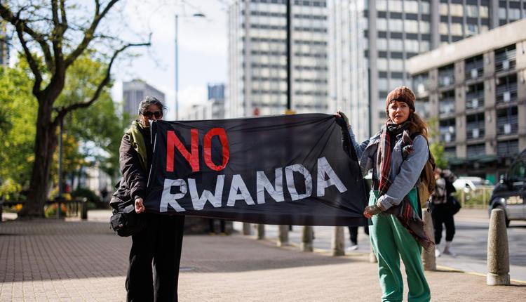 W. Brytania zatrzymuje nielegalnych imigrantów. Będą deportowani do Rwandy