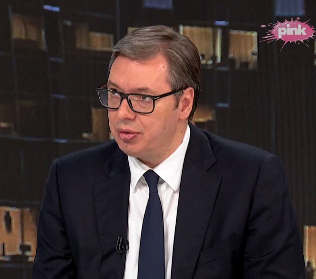 Vučić: Prosvetari će dobiti 10.000 dinara državne pomoći
