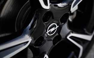 Co się dzieje w gliwickiej fabryce Opla? Związkowcy organizują "masówki"