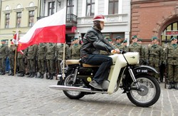 Dzień Flagi. Uroczystości zorganizowano w całym kraju