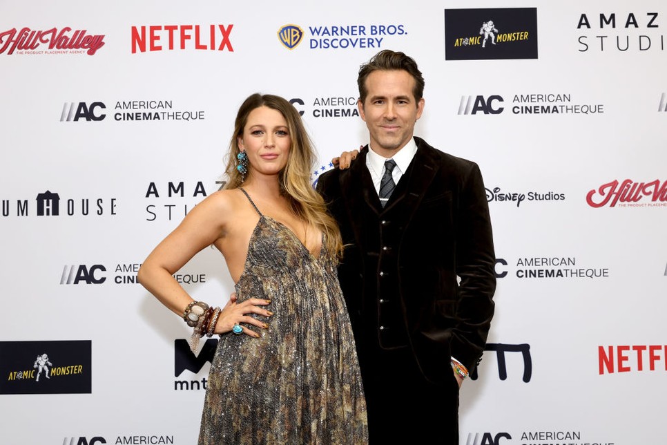 Blake Lively elbűvölő ruhában mondott beszédet férje tiszteletére 