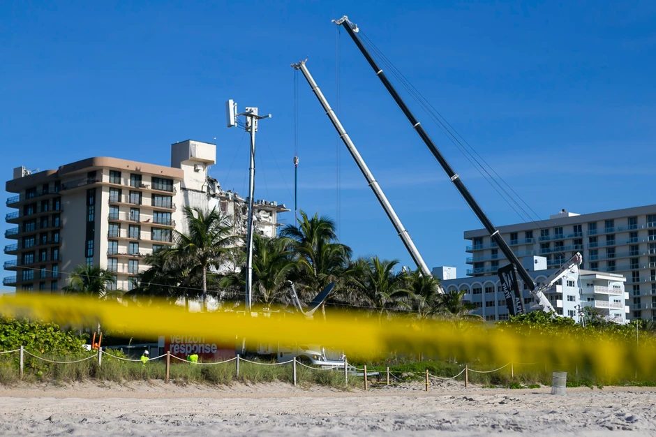 Rušenje zgrade u Majamiju