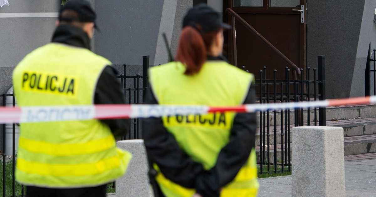 Piaski Szlacheckie. Pod domem znaleziono trzy ciała