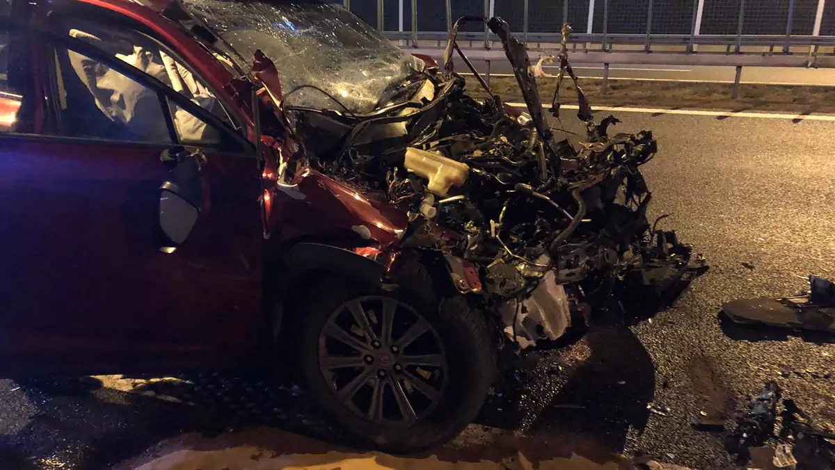 19-latek rozbił Lexusa zaraz po jego wypożyczeniu