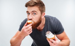 Bezruch i cukier bardziej szkodzą mężczyznom. Badanie z udziałem młodych ochotników