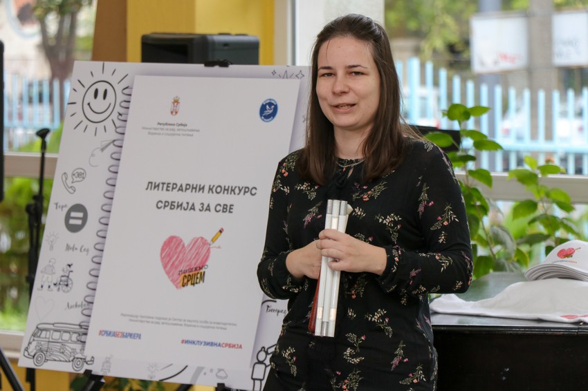 Tijana Simić pozvala je sve najmlađe osnovce da učestvuju na literarnom konkursu "Srbija za sve" i tako podstaknu inkluzivnu nastavu u školama