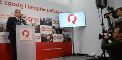 Zalana sala przed spotkaniem z Komorowskim. Włączyły się zraszacze