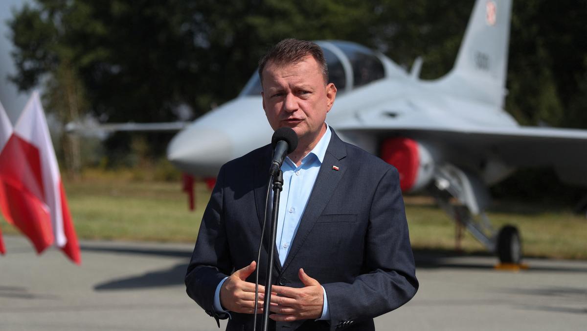 Mariusz Błaszczak w czasie prezentacji samolotu FA-50