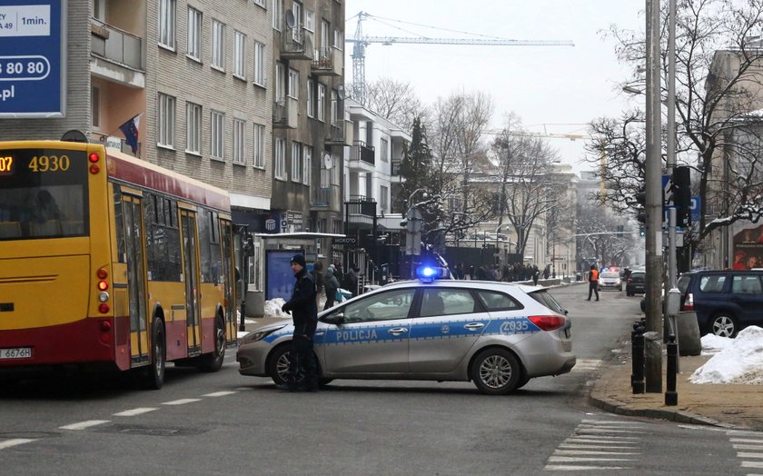 Gzyms runął w Śródmieściu