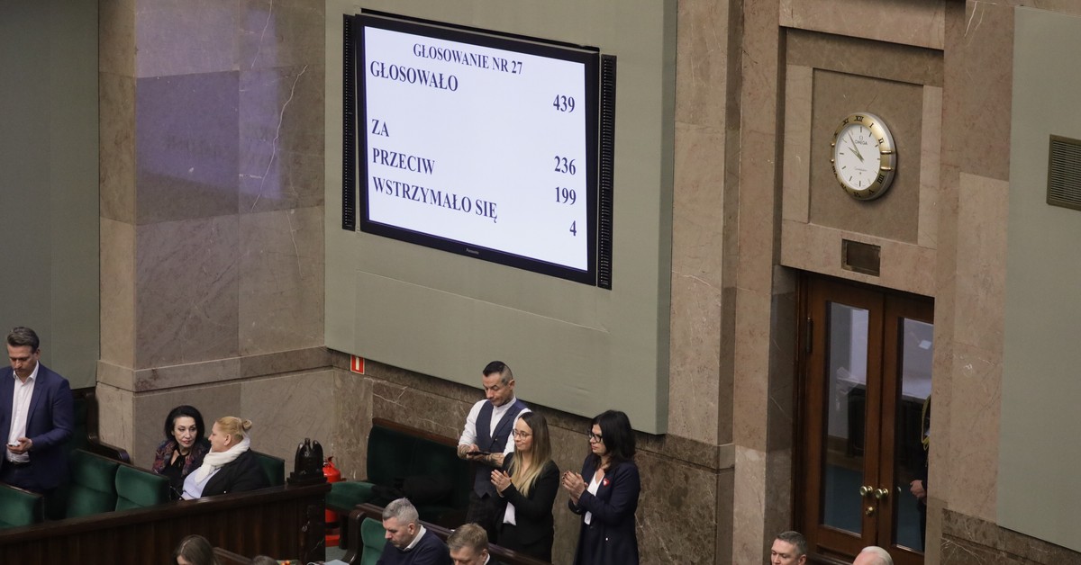 "Maski opadły", "oddawanie suwerenności". Sejm zagłosował ws. programu SAFE