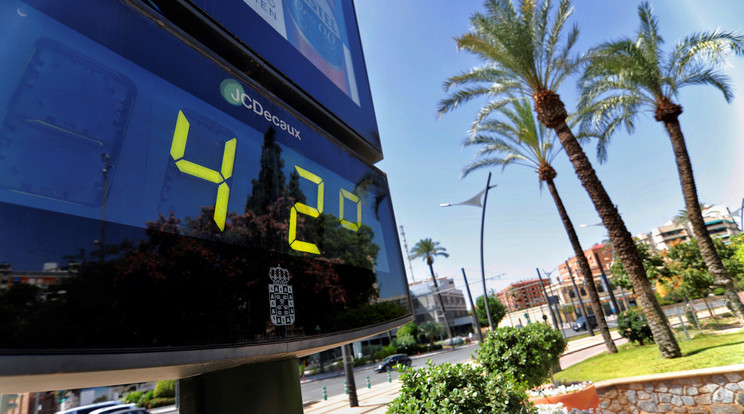 Spanyolországban nincs kizárva a rettentő 45 Celsius-fokos hőség sem / Fotó: MTI/EPA-EFE/Juan Carlos Caval