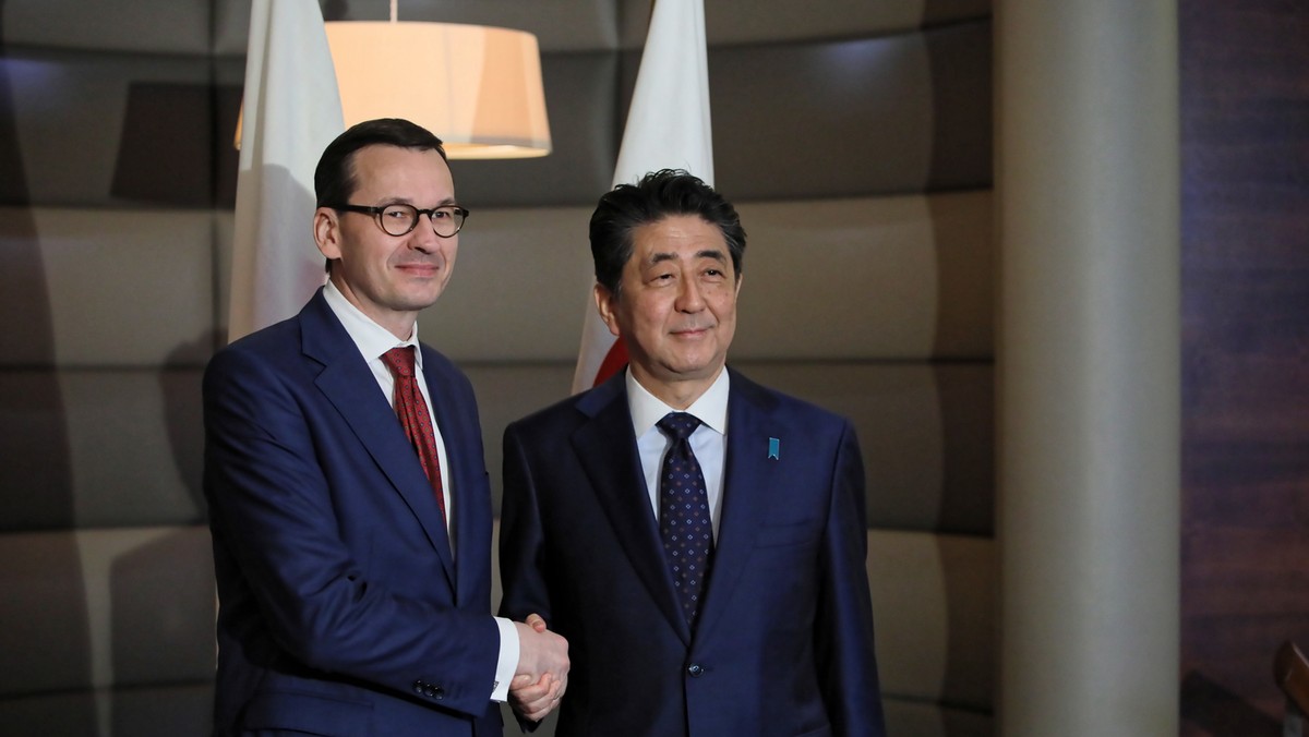 Premier Mateusz Morawiecki i premier Shinzo Abe, którzy spotkali się wczoraj w Bratysławie, oświadczyli po spotkaniu, że dołożą starań, by następnym etapem obecnych relacji unijno-japońskich było porozumienie o wolnym handlu - podała dziś agencja KYODO.