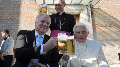 Papież-senior Benedykt XVI kończy dziś 93 lata