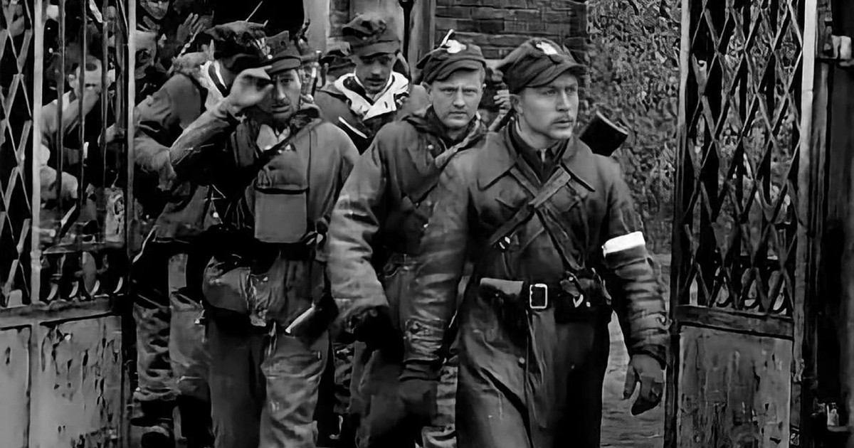 Rajs wezwał mieszkańców wsi do jednego z domów. Potem drzwi zaryglowano, a dom podpalono