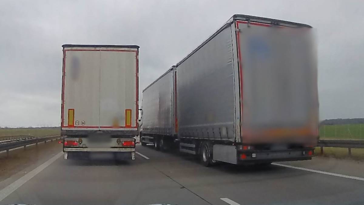 15 kierowców zostało złapanych na wyprzedzaniu na obowiązującym zakazie wyprzedzania dla ciężarówek