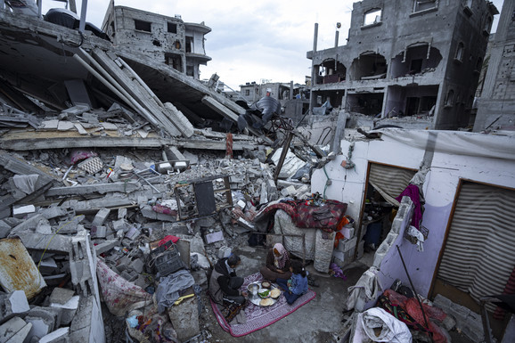 Izrael triput bombardovao Rafu tokom noći: "Stradalo 20 Palestinaca, petoro dece među žrtvama"