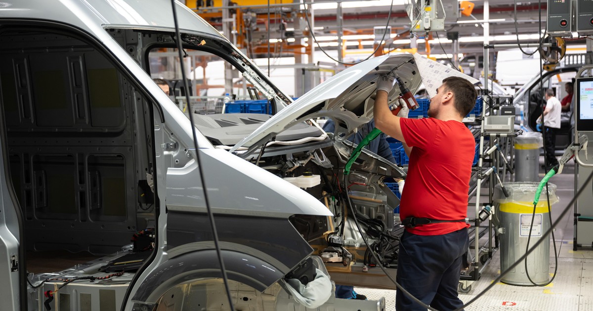 Czas zacząć się bać o pracę? Ekspert o niepokojących sygnałach z gospodarki