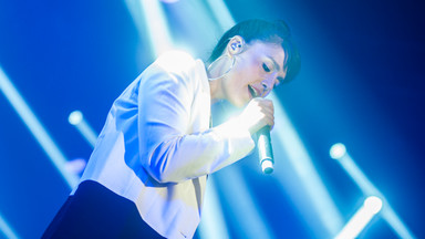 Jessie Ware i Bo Saris podczas finału gali "Zwykły Bohater"