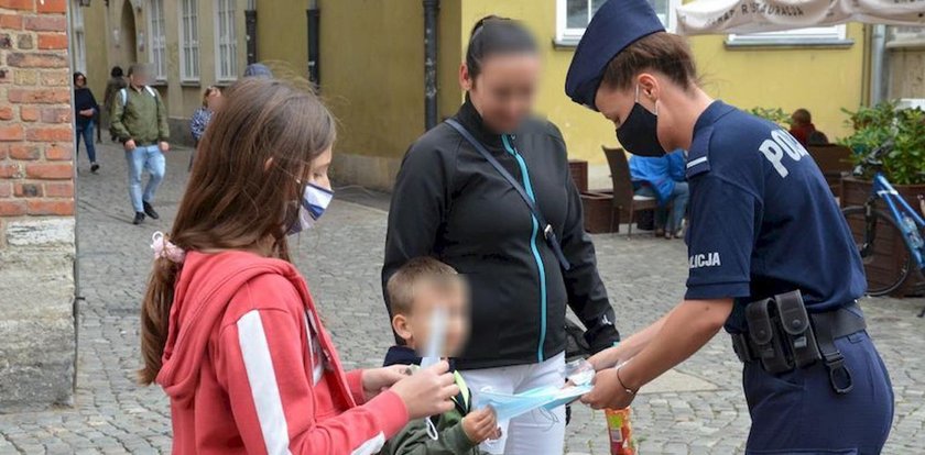 Tak policjanci pilnowali porządku na Jarmarku św. Dominika. Mniej przestępstw, były mandaty za brak maseczek