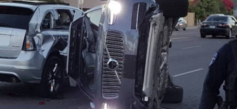 Uber wstrzymuje testy autonomicznych aut po wypadku Volvo