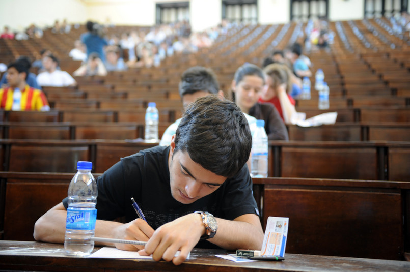 „W moim przekonaniu tylko niektóre uczelnie wprowadzą jakąś formę egzaminu i na niektórych kierunkach studiów. I nie w sposób powszechny” – dodał Woźnicki.