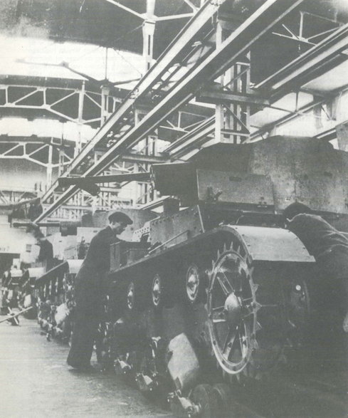 Produkcja czołgów lekkich 7TP w ZM Ursus, ok. 1938 r.
