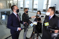 Ostre starcie wiceministra Kowalskiego z Radosławem Sikorskim w Sejmie. "Nas dzisiaj Niemcy i Bruksela szantażują"