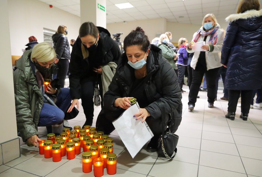 Pracownicy socjalni podczas protestu w siedzibie MOPS w Łodzi